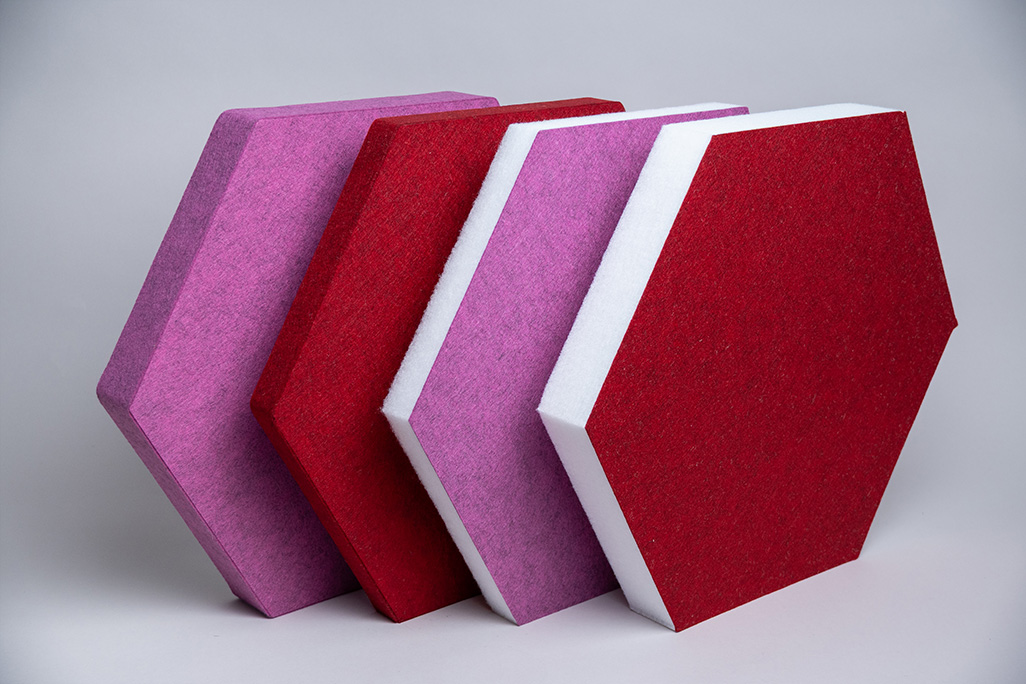 Pinke und rote sechseckige Schallabsorber