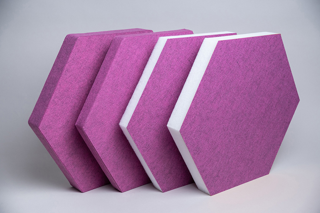 Pinke sechseckige Schallabsorber in diversen dicken