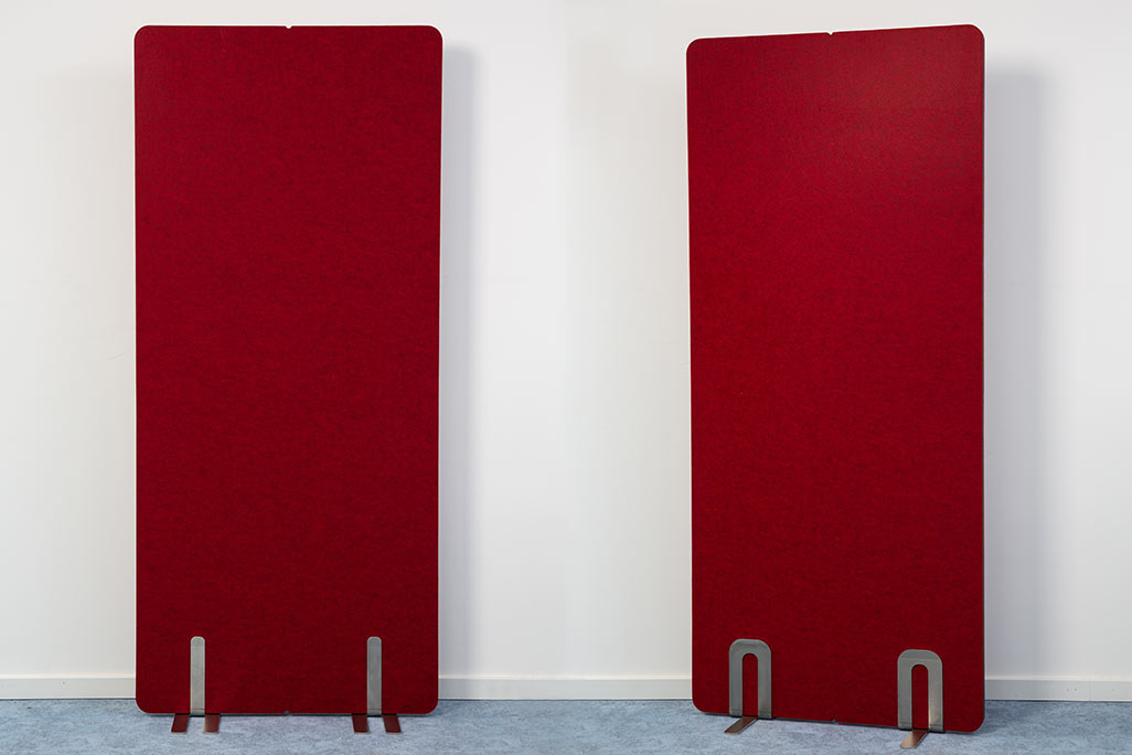 2 partitions from soniflex next to each other in front of a white wall, color red