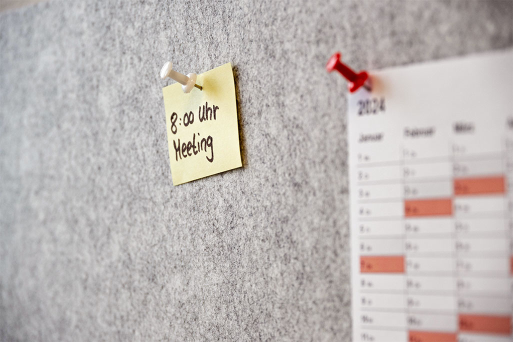 Close-up of table divider showing that you can pin notes and appointments to it.