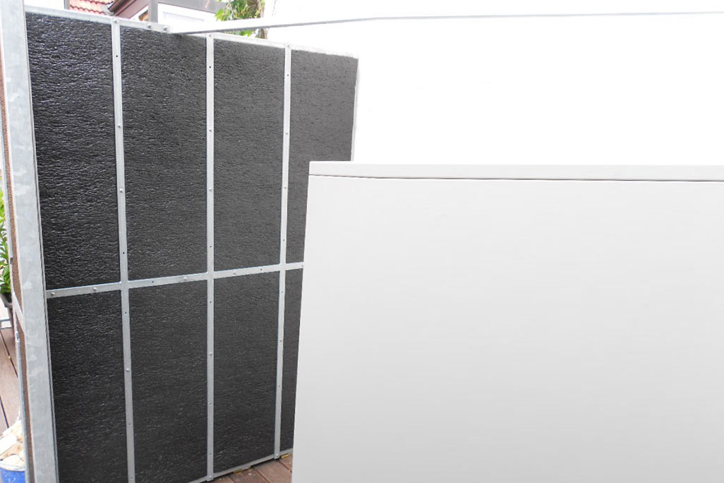 Noise protection wall on a terrace with soni RESIST UV sound insulation panels